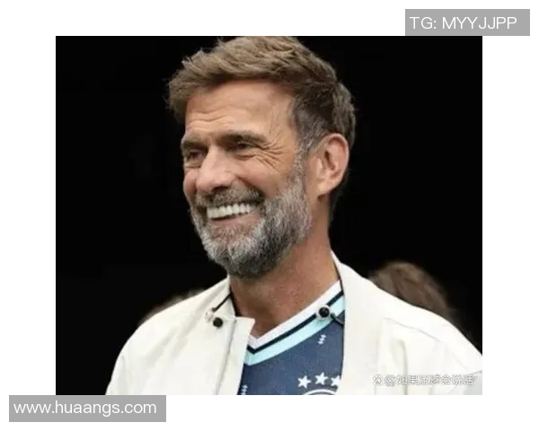 与足球明星合练的神秘人物究竟是谁引发了球迷们的热烈讨论与关注